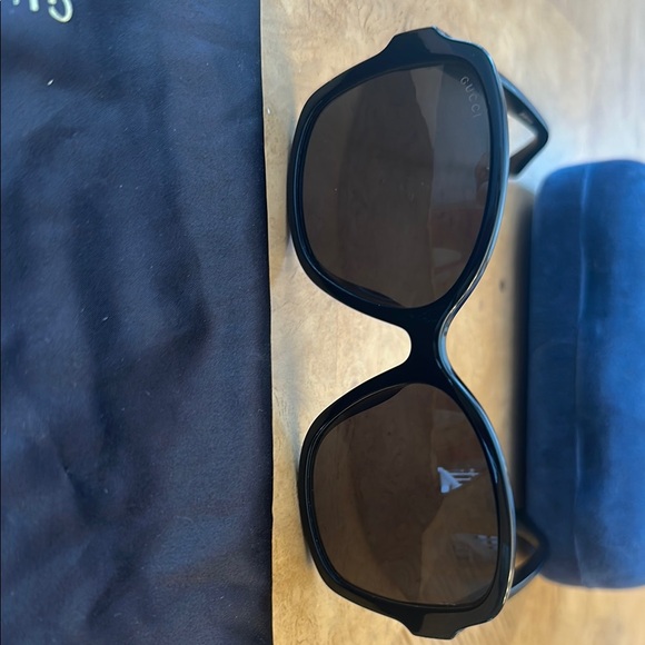 Gucci Black Sunglasses with Blue Case - Picture 3 of 4